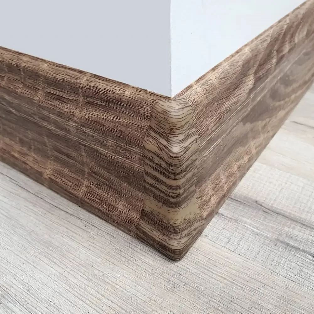 What types of wood skirting are available in Abu Dhabi?